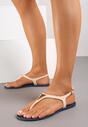 Granatowo-Beżowe Płaskie Sandały w Stylu Japonek Zapinane na Sprzączkę z Aplikacją Abirena