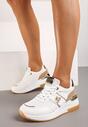 Biało-Złote Sneakersy za Kostkę z Imitacji Skóry na Koturnie z Aplikacją i Sznurowaniem Faelena