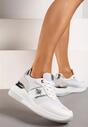 Biało-Srebrne Sneakersy za Kostkę z Imitacji Skóry na Koturnie z Aplikacją i Sznurowaniem Faelena