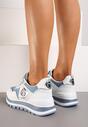 Biało-Niebieskie Sneakersy z Ekoskóry ze Sznurowaniami i Ozdobną Aplikacją Jatina