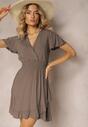 Rochie bej închis din bumbac cu elastic în talie cu decolteu în V și volane Quola
