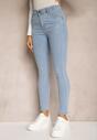Jasnoniebieskie Casualowe Skinny Jeansy Push-Up z Przetarciami na Nogawkach Jrinna