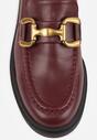 Bordowe Mokasyny na Płaskiej Podeszwie Ozdobione Klamrą Relabra