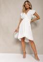 Rochie Albă cu Spate Asimetric cu Decolteu Petrecut Accesorizată cu Curea în Talie Toridia