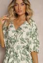 Rochie verde-albă din viscoză cu legare în talie și mâneci decorative Nanea