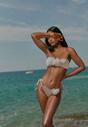 Białe 3-Częściowe Bikini Stanik i Majtki z Aplikacjami Kwiatów Pareo z Siateczki Irisel
