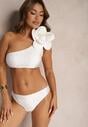 Białe Bikini 2-Częściowe Stanik z Aplikacją Kwiatu na Jedno Ramię Majtki Typu Figi Valmelba