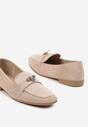 Ciemnobeżowe Mokasyny na Płaskiej Podeszwie Wykończone Metaliczną Aplikacją Evisia