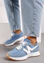 Jasnoniebieskie Sneakersy z Ozdobną Naszywką i Wypukłym Bieżnikiem Irittas