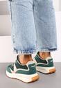 Zielone Sneakersy na Płaskiej Podeszwie Ozdobione Geometrycznym Motywem Neveirae