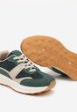 Zielone Sneakersy na Płaskiej Podeszwie Ozdobione Geometrycznym Motywem Neveirae