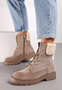 Beżowe Botki Typu Workery na Płaskiej Podeszwie z Barankowym Futerkiem przy Cholewce Nevathira