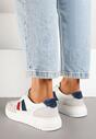 Biało-Granatowe Płaskie Sneakersy ze Skóry Naturalnej Ozdobione Paskami i Perforacją Floriwa