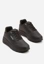 Czarne Buty Sportowe Sneakersy na Podeszwie z Tłoczeniami Zdobione Metaliczną Wstawką Arulla