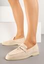 Beżowe Mokasyny z Ekozamszu Zdobione Metaliczną Zawieszką Ralselia