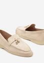 Beżowe Mokasyny z Ekozamszu Zdobione Metaliczną Zawieszką Ralselia