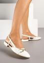 Białe Sandały Lakierowane Slingback Ozdobione Metalową Aplikacją Sonoriana