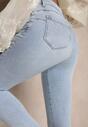 Jasnoniebieskie Jeansy o Fasonie Skinny Push Up Zdobione Przetarciami Salzeri