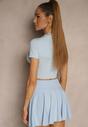 Jasnoniebieski Dopasowany T-shirt z Wiskozą o Kroju Crop Top Folaviela
