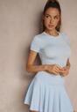 Jasnoniebieski Dopasowany T-shirt z Wiskozą o Kroju Crop Top Folaviela