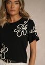Czarny T-shirt Zdobiony Aplikacjami w Kształcie Kwiatów Tilasea