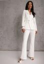 Biały Komplet o Garniturowym Kroju z Marynarką z Wiązaniem i Spodniami Falestra