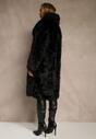 Czarny Płaszcz Futro o Jednorzędowym Kroju z Szerokim Kołnierzem Aweda