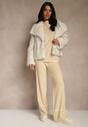 Jasnobeżowy Komplet Dzianinowy Sweter i Spodnie o Szerokim Kroju Ozdobione Lamówką Wedara
