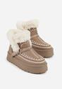 Ciemnobeżowe Śniegowce na Platformie z Futerkiem i Haftowanym Wzorem Celatusa