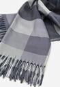 Czarny Wiskozowy Szalik z Frędzlami Zdobiony Wzorem w Kratę Etefera