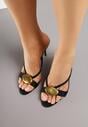 Czarne Klapki na Szpilce z Metalicznym Zdobieniem w Kształcie Owalu Meridsya