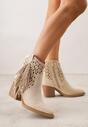 Beżowe Ażurowe Botki Typu Kowbojki na Stożku Ozdobione Frędzlami Pentora