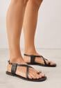 Czarne Sandały Typu Japonki Ozdobione Metaliczną Aplikacją Grynyra