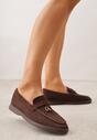 Brązowe Mokasyny z Ekozamszu Zdobione Metaliczną Zawieszką Ralselia