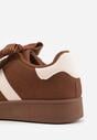 Brązowo-Białe Sneakersy na Niskiej Platformie z Naszywkami Flordexia