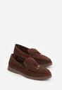 Brązowe Mokasyny z Imitacji Zamszu Zdobione Zawieszką i Przeszyciem Aezoris