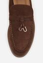 Brązowe Mokasyny z Imitacji Zamszu Zdobione Zawieszką i Przeszyciem Aezoris