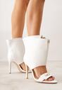 Białe Sandały Typu Botki z Metalicznymi Klamrami Zaehlyss