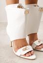 Białe Sandały Typu Botki z Metalicznymi Klamrami Zaehlyss