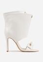 Białe Sandały Typu Botki z Metalicznymi Klamrami Zaehlyss