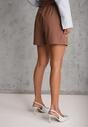 Brązowe Szorty Ozdobione Paskiem i Metaliczną Klamrą Tinalin