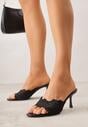 Czarne Klapki na Metalicznej Szpilce z Koronką Theiseusa