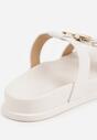 Białe Klapki Ozdobione Paskiem z Metaliczną Klamrą Kellyss
