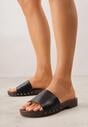 Czarne Klapki Ozdobione po Bokach Nitami Neameronei
