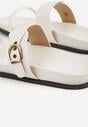 Białe Klapki Ozdobione Paskami i Metaliczną Klamrą Ophiusi