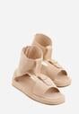 Beżowe Sandały Typu Botki Ozdobione Metaliczną Klamrą z Przodu Adrasaia