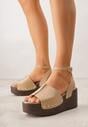 Ciemnobeżowe Sandały na Platformie i Koturnie z Nitami po Bokach Zaehesh