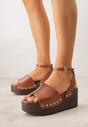 Brązowe Sandały na Platformie i Koturnie z Nitami po Bokach Zaehesh