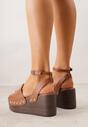 Brązowe Sandały na Platformie i Koturnie z Nitami po Bokach Zaehesh