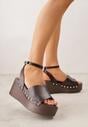 Ciemnobrązowe Sandały na Platformie i Koturnie z Nitami po Bokach Zaehesh